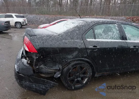 2010 Mercury Milan Premier z USA, uszkodzony, nr VIN 3MEHM0JA8AR663928